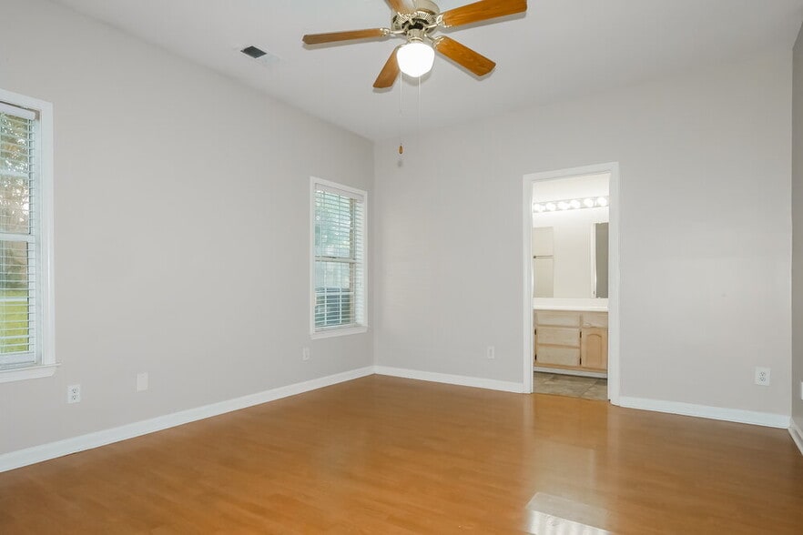 Building Photo - 8170 Timber Knoll Ln