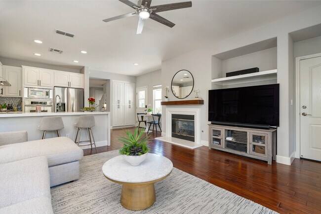 Building Photo - Tassajara Cottages Danville Home - Super C...