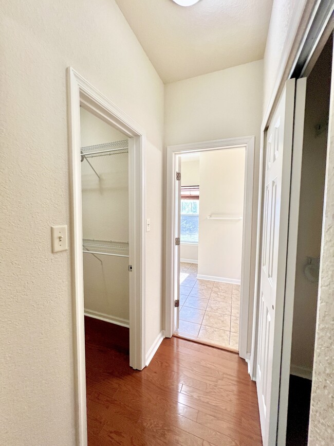 Building Photo - 109 Zebulon Ct