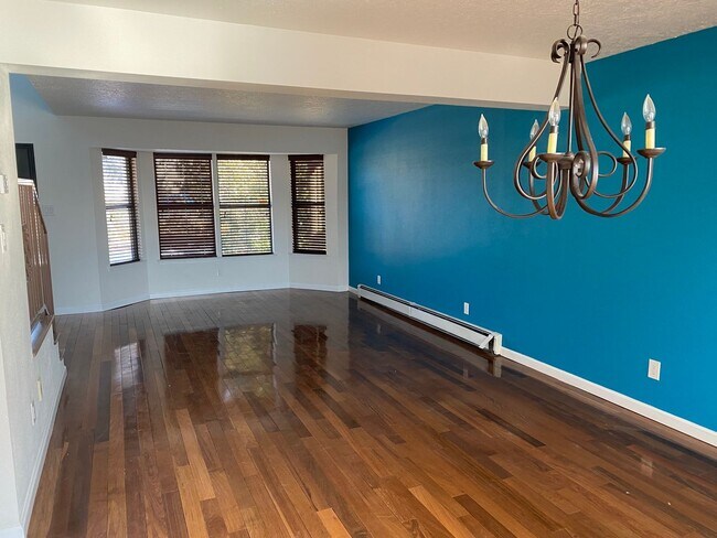 Building Photo - 2523 Claremont Ct NE