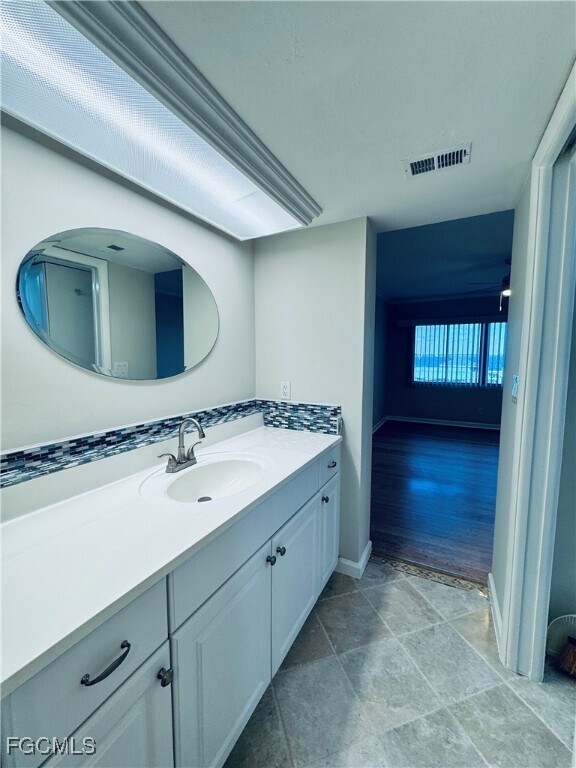 Building Photo - 2711 First St