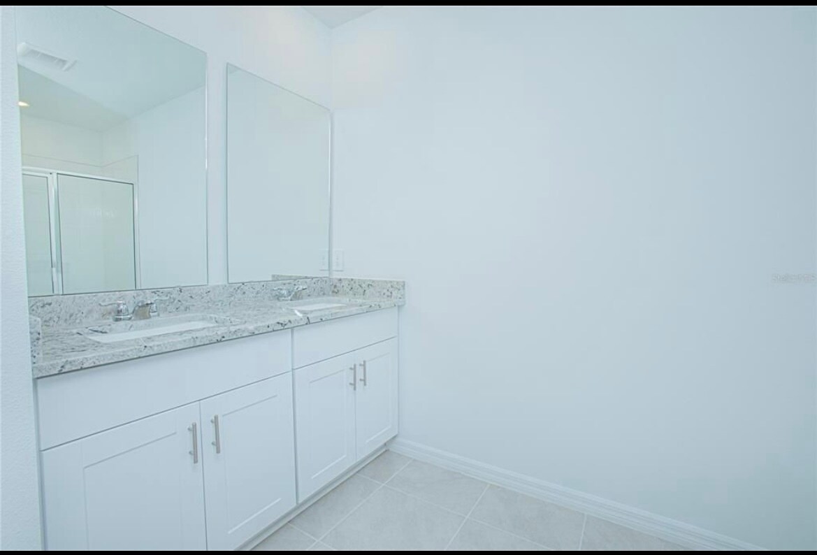 Building Photo - 2955 Sunstar Dr