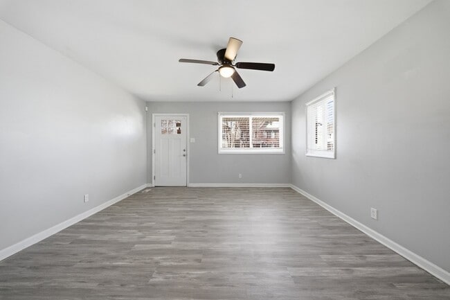 Building Photo - 613 Normandy St