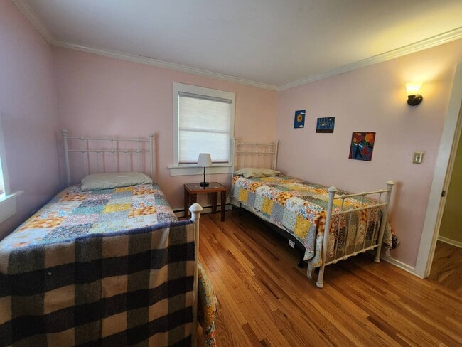 Building Photo - 832 W Fulton Rd