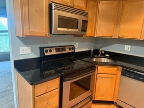 Building Photo - 10427 Briarbend Dr