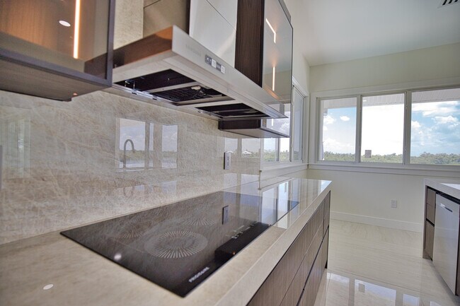 Building Photo - 13064 Via Flavia