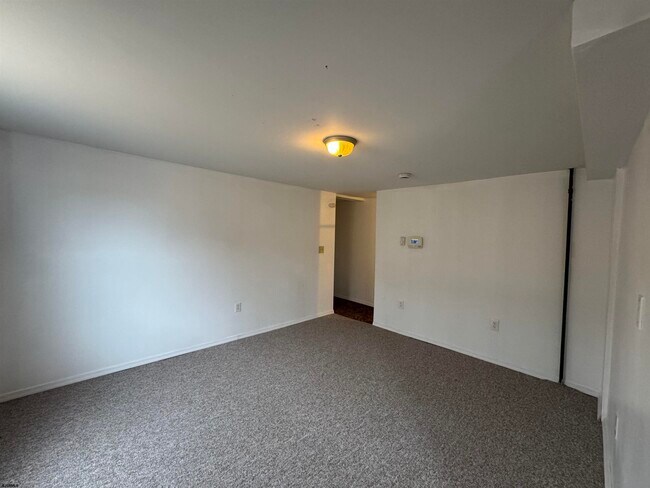 Building Photo - 2312 Arctic Ave