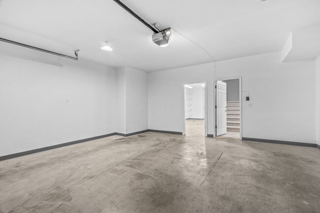 Building Photo - Luxury 4 bed 4 bath home in Lakemont, Bellevue