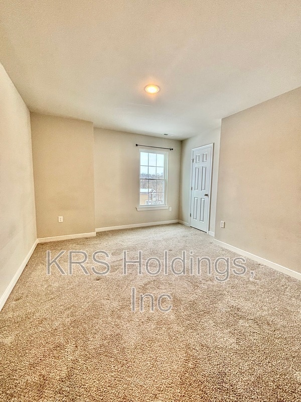 Building Photo - 6093 Flintstone Dr