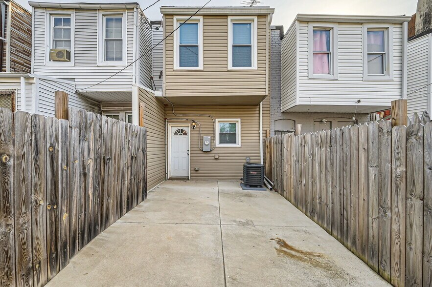 Building Photo - 1712 N Washington St