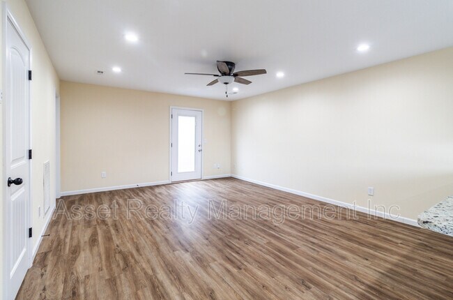 Building Photo - 916 Warrior Hill Dr