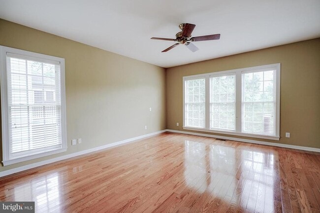 Building Photo - 15 Ridings Way