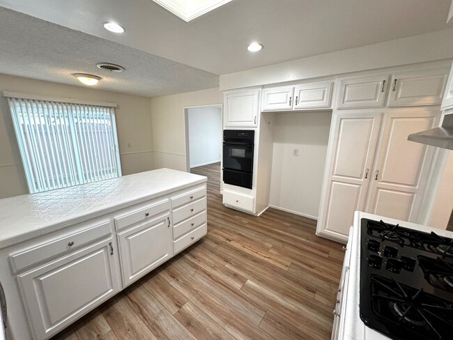 Building Photo - Refurbished East Ventura Home