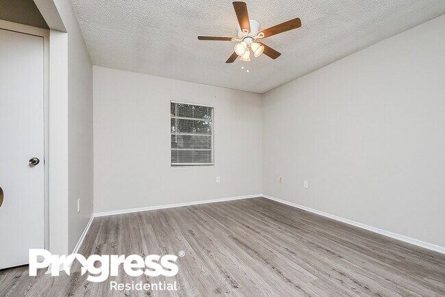 Building Photo - 3412 Groveview Dr