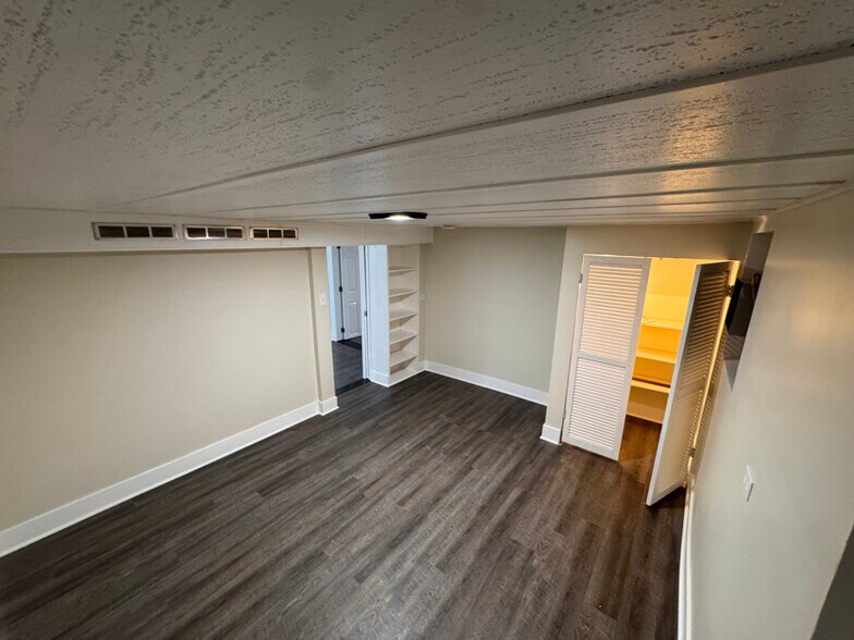 Building Photo - 3521 Oak Ave