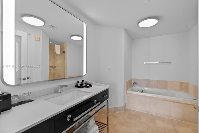 Building Photo - 4401 Collins Ave