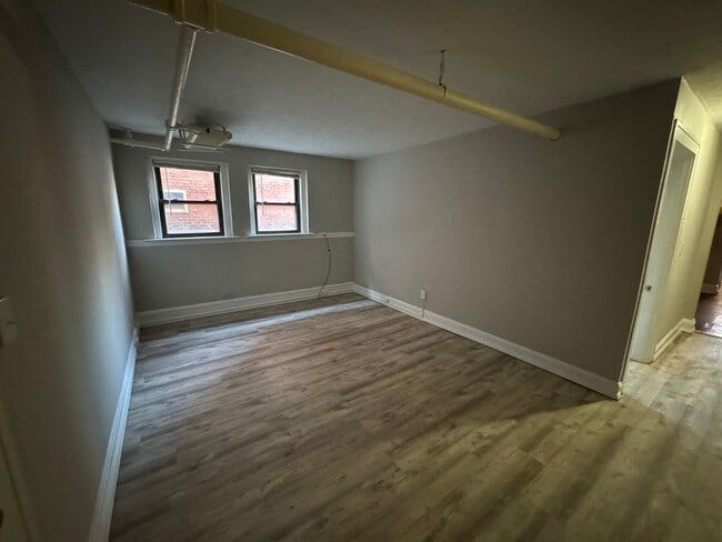 Building Photo - 2773 Hampshire-Unit 3