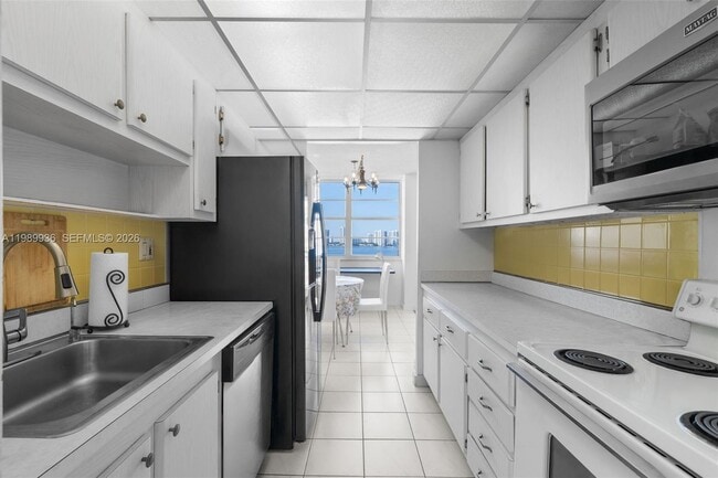 Building Photo - 250 174th St