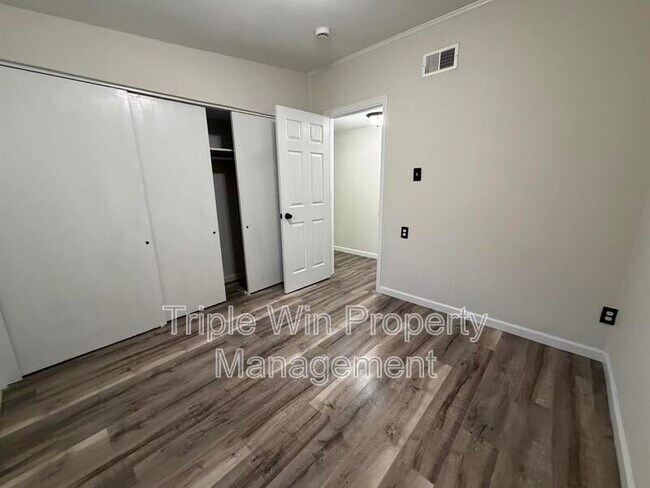 Building Photo - 765 Bobbins Ln