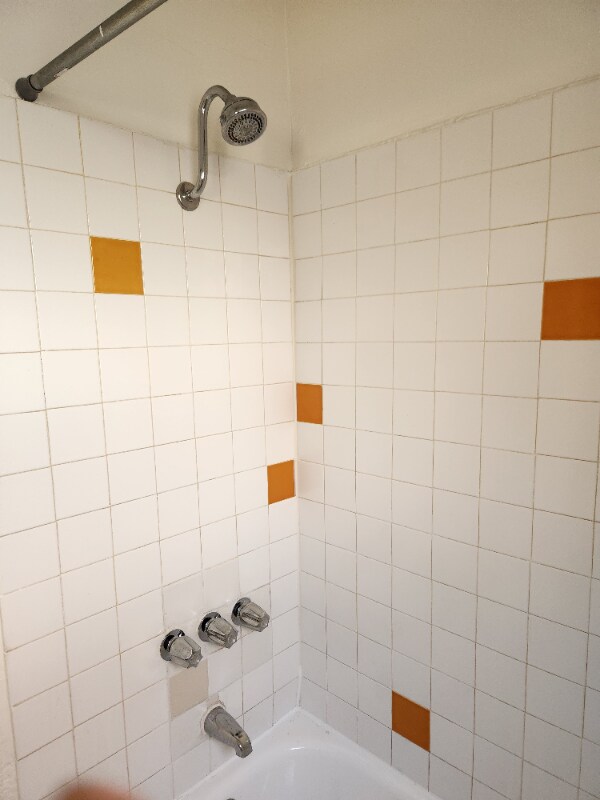 Building Photo - 1909 Beachwood Dr