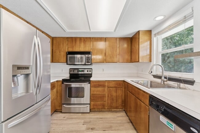 Building Photo - 5591 N Marlboro Ave
