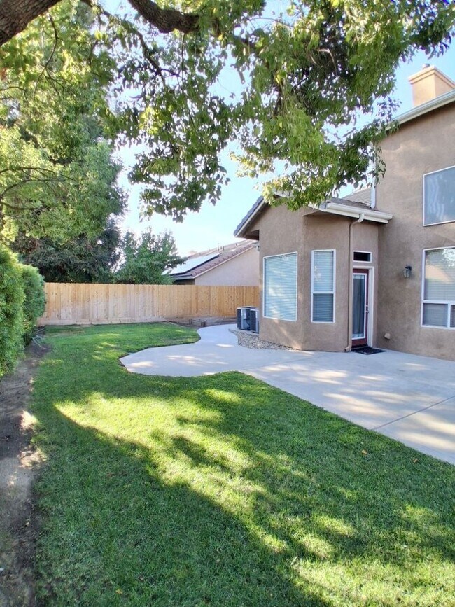 Building Photo - 1891 E Oak Haven Dr