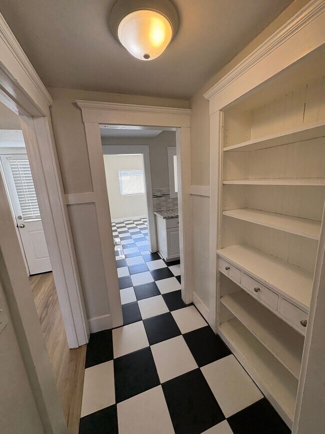 Building Photo - Beautiful 2 Story home Available coming soon!, pet friendly!