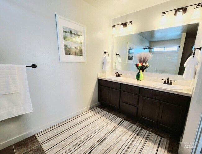 Building Photo - Welcome Home - 4 Bedroom 2.5 bath Home in ...