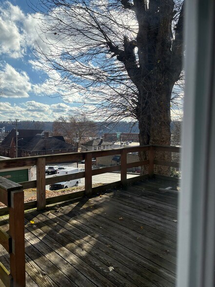 Building Photo - 225 W Madison St