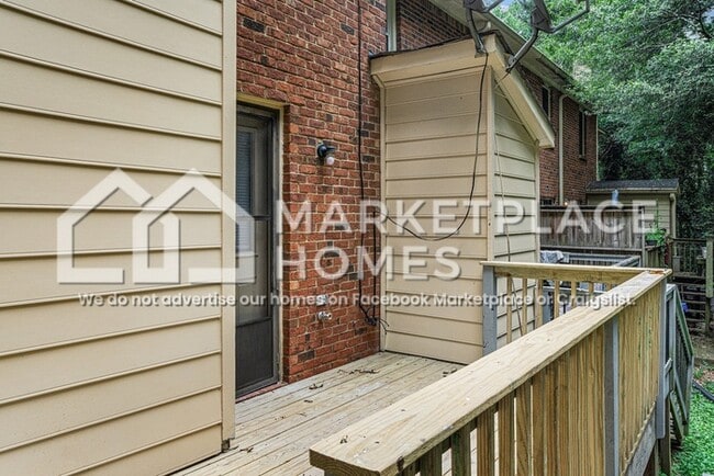Building Photo - 5279 Oakridge Dr
