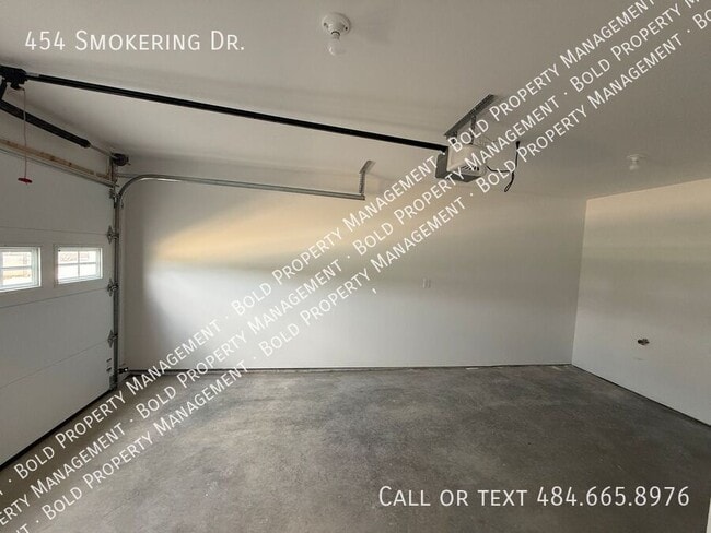 Building Photo - 454 Smokering Dr