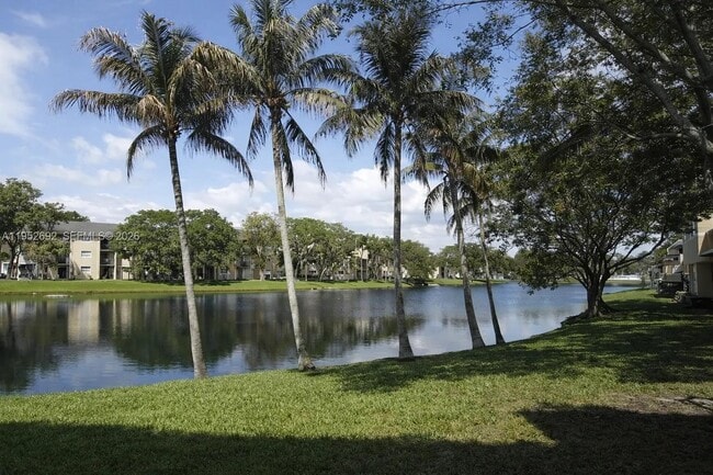 Building Photo - 9457 Palm Cir N