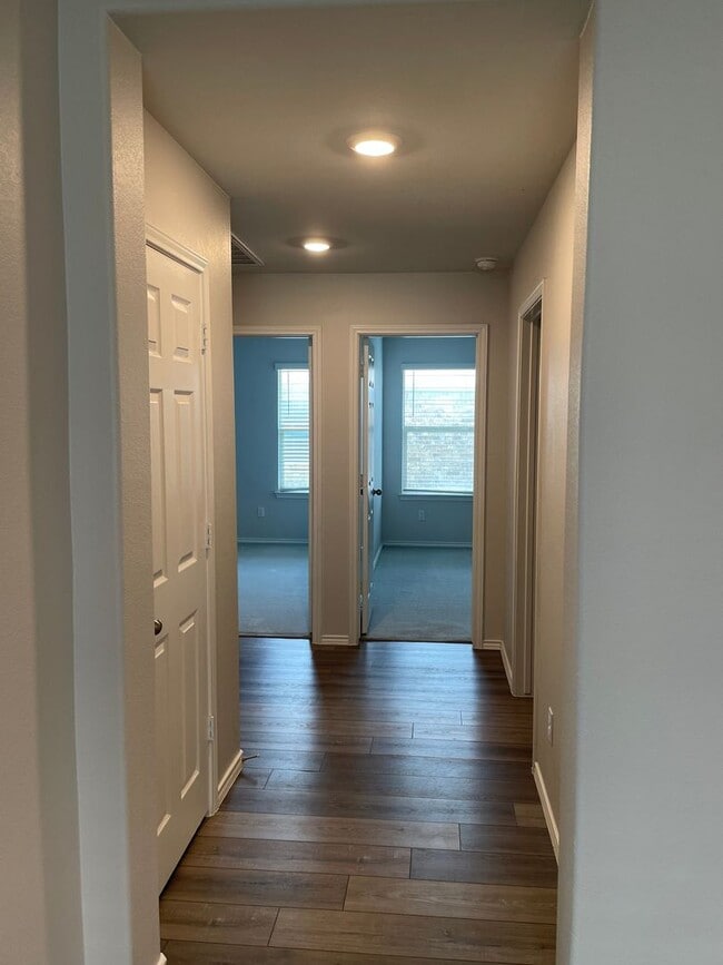 Building Photo - Available Now | Modern Single-Story 3 Bed, 2 Bath | Separate Office/Den | Big Yard | Pet Restrict...