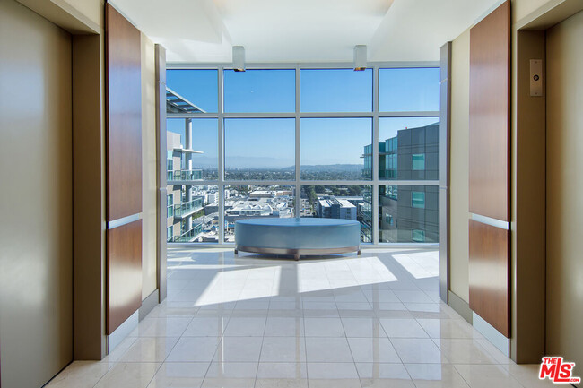 Building Photo - 13700 Marina Pointe Dr