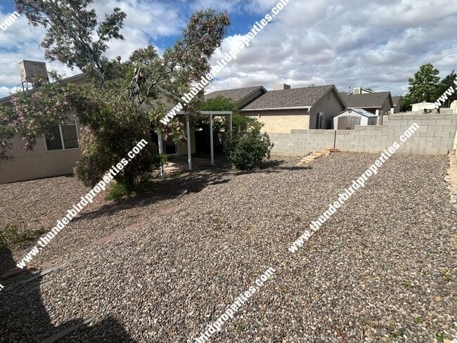 Building Photo - Gated Community available NOW!