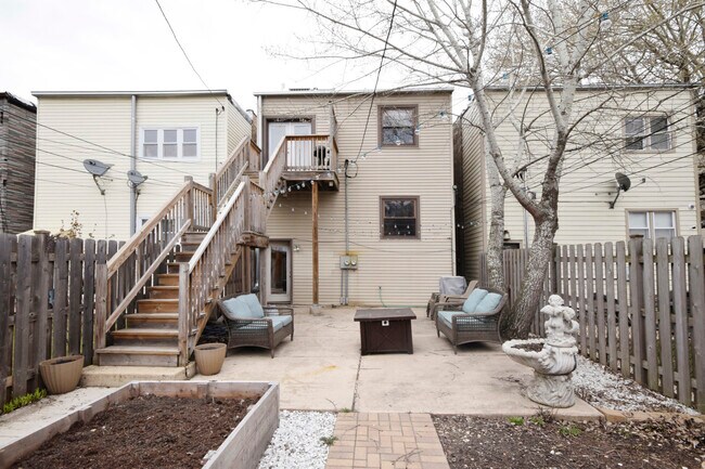 Building Photo - 2702 N Artesian Ave