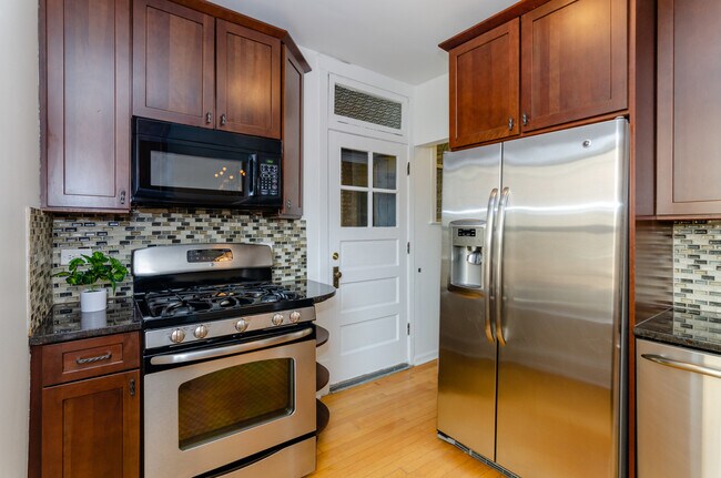 Building Photo - 407 S East Ave