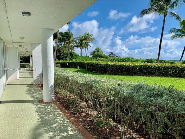 Building Photo - 16711 Collins Ave