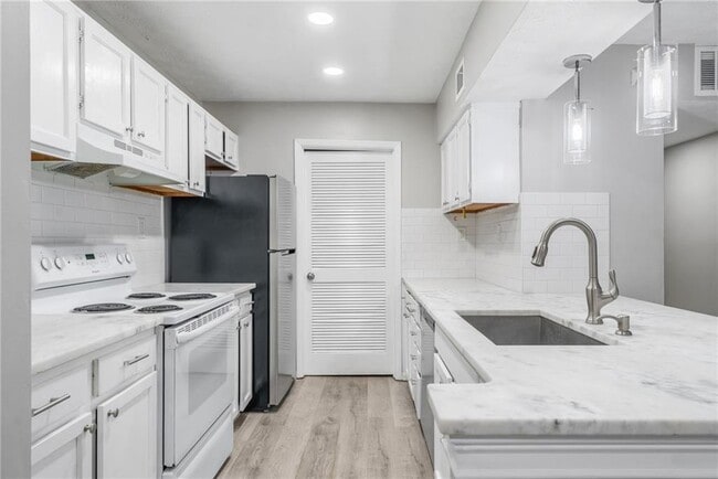 Building Photo - 113 Tuxworth Cir