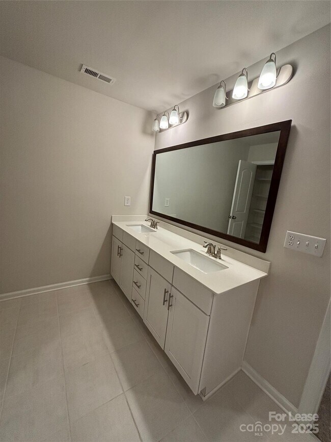 Building Photo - 414 Sagecroft Ln