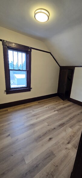 Building Photo - 1519-122n 22nd St