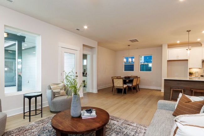 Building Photo - 339 Parkland Dr