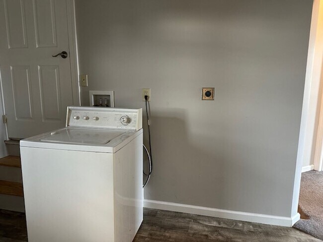 Building Photo - 136-138 W Main Ave-136