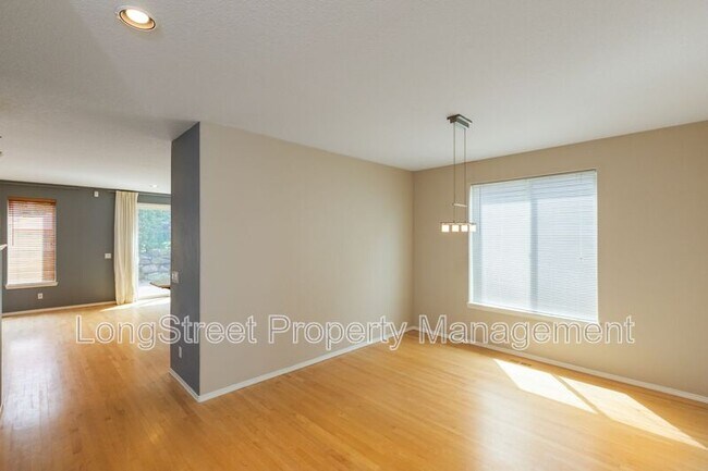 Building Photo - 8996 SE Bristol Park Dr