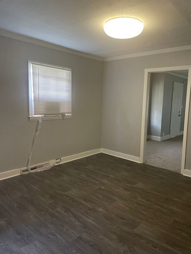 Building Photo - 2 Bedroom House ready for you to call HOME  