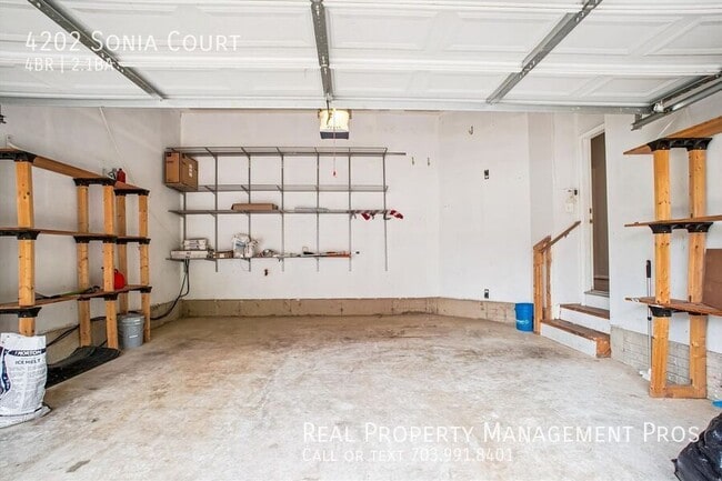 Building Photo - 4202 Sonia Ct