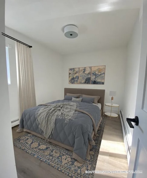 Building Photo - 741 E 6th St