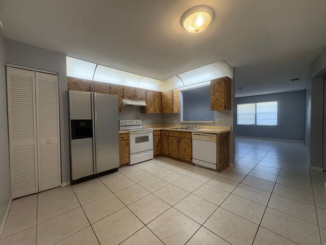 Building Photo - 332 Caldbeck Way