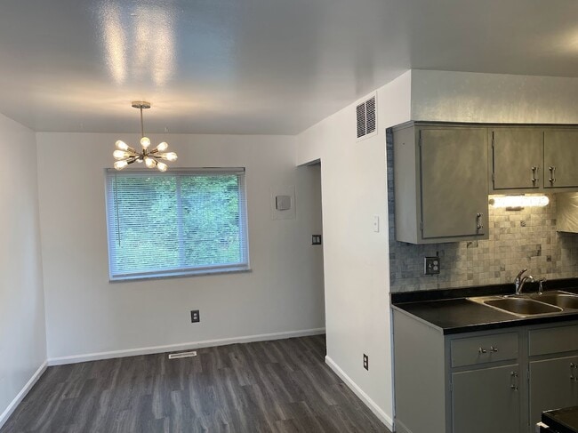 Building Photo - 3006 Benchwood Rd