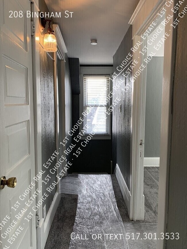 Building Photo - 208 Bingham St